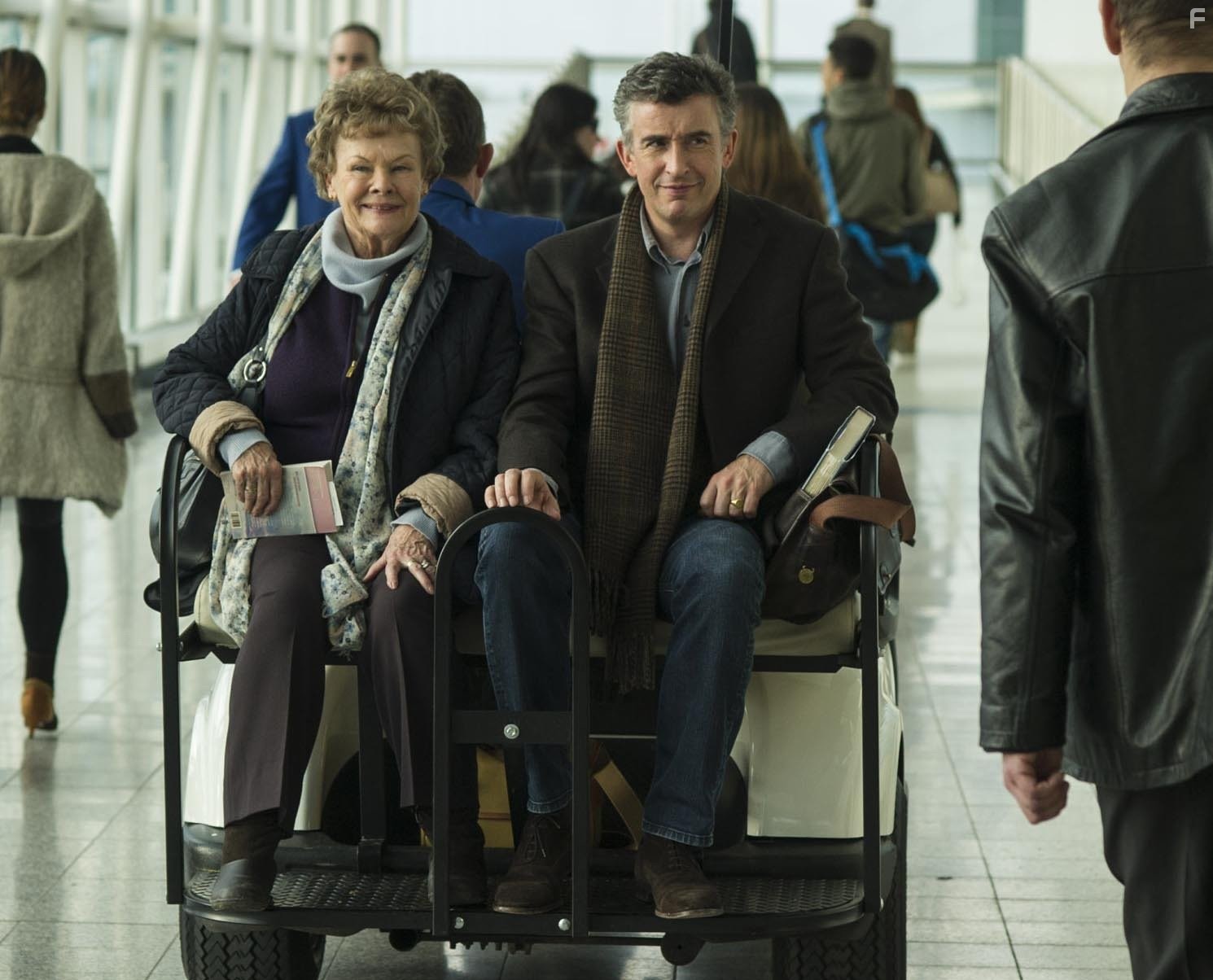Judi Dench and Steve Coogan in Филомена (2013)