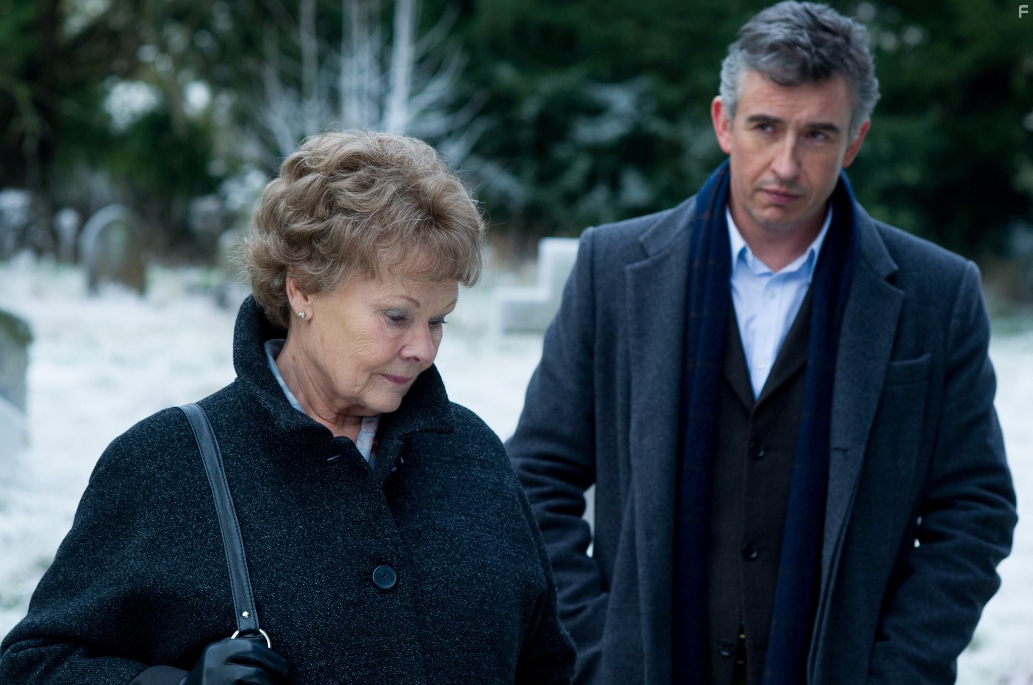 Judi Dench and Steve Coogan in Филомена (2013)