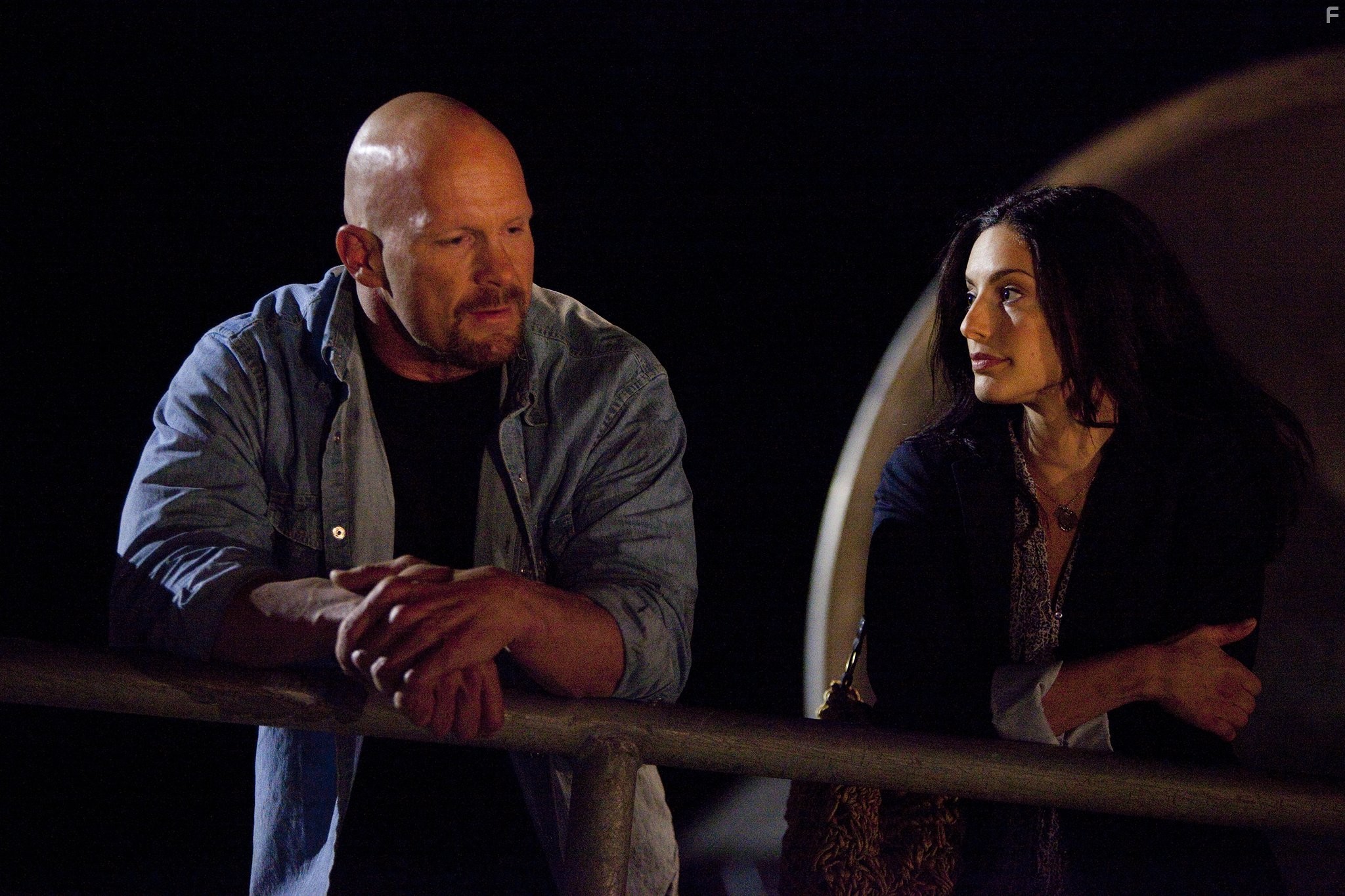 Steve Austin and Erica Cerra in Незнакомец (2010)