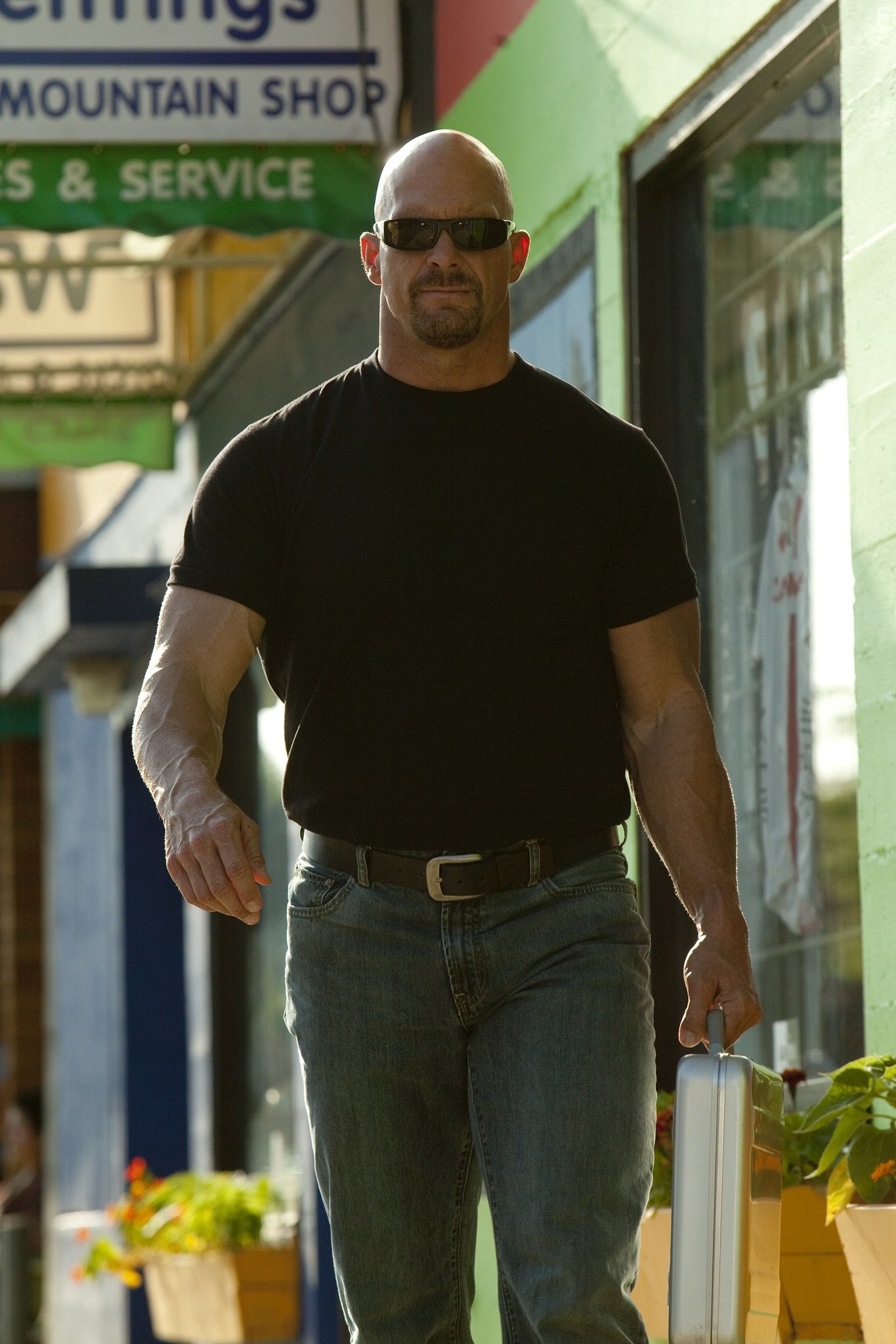 Steve Austin in Незнакомец (2010)