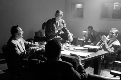 George Clooney and Matt Ross in Доброй ночи и удачи (2005)