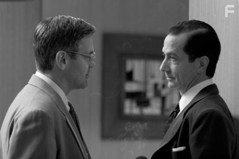 George Clooney and David Strathairn in Доброй ночи и удачи (2005)