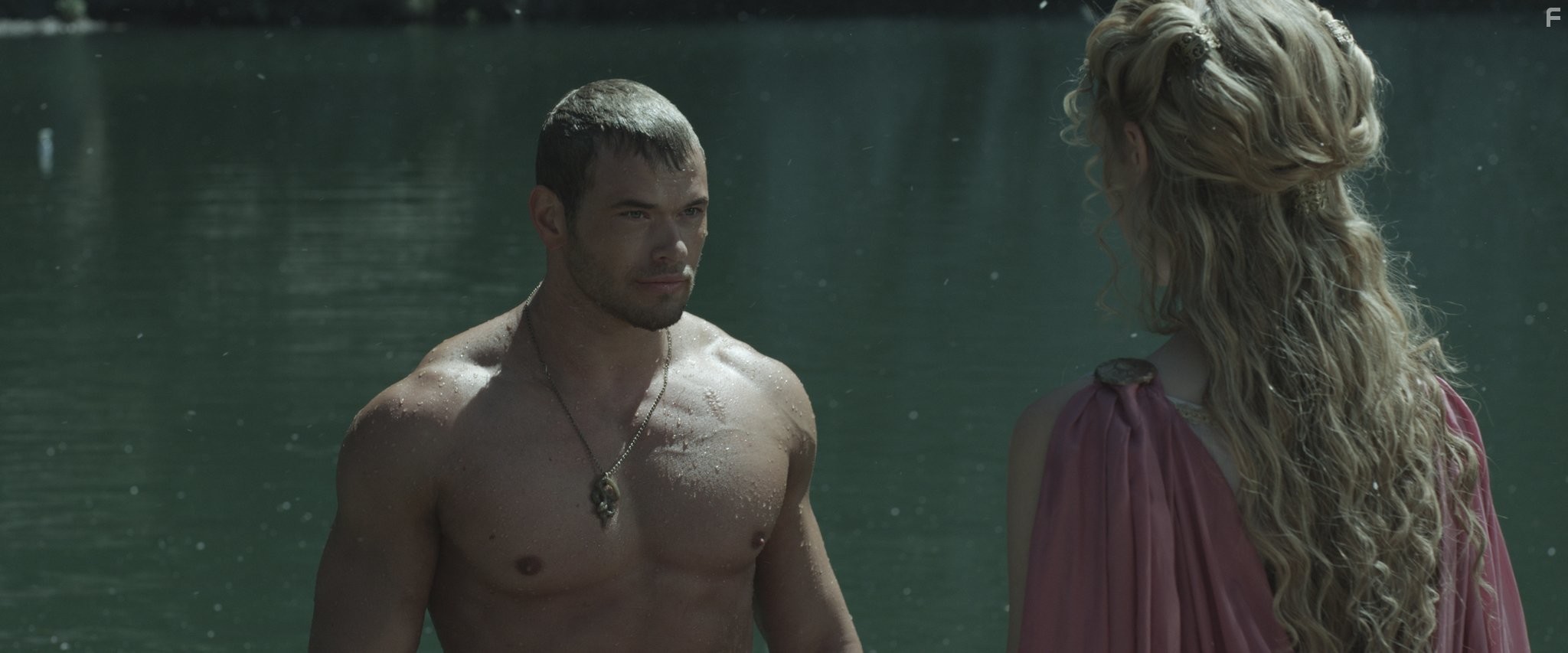 Kellan Lutz and Gaia Weiss in Геракл: Начало легенды (2014)