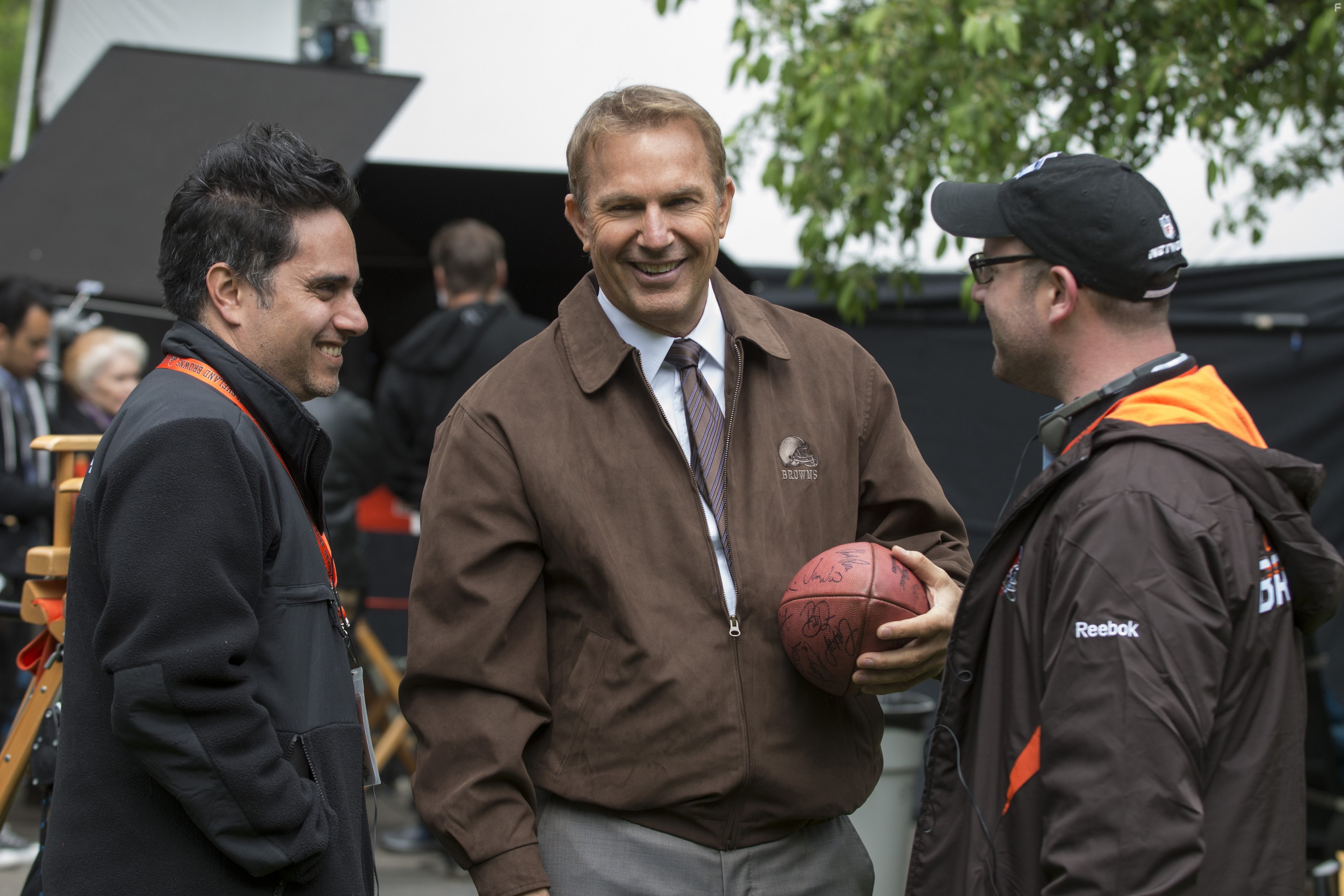 Kevin Costner, Scott Rothman, and Rajiv Joseph in День драфта (2014)