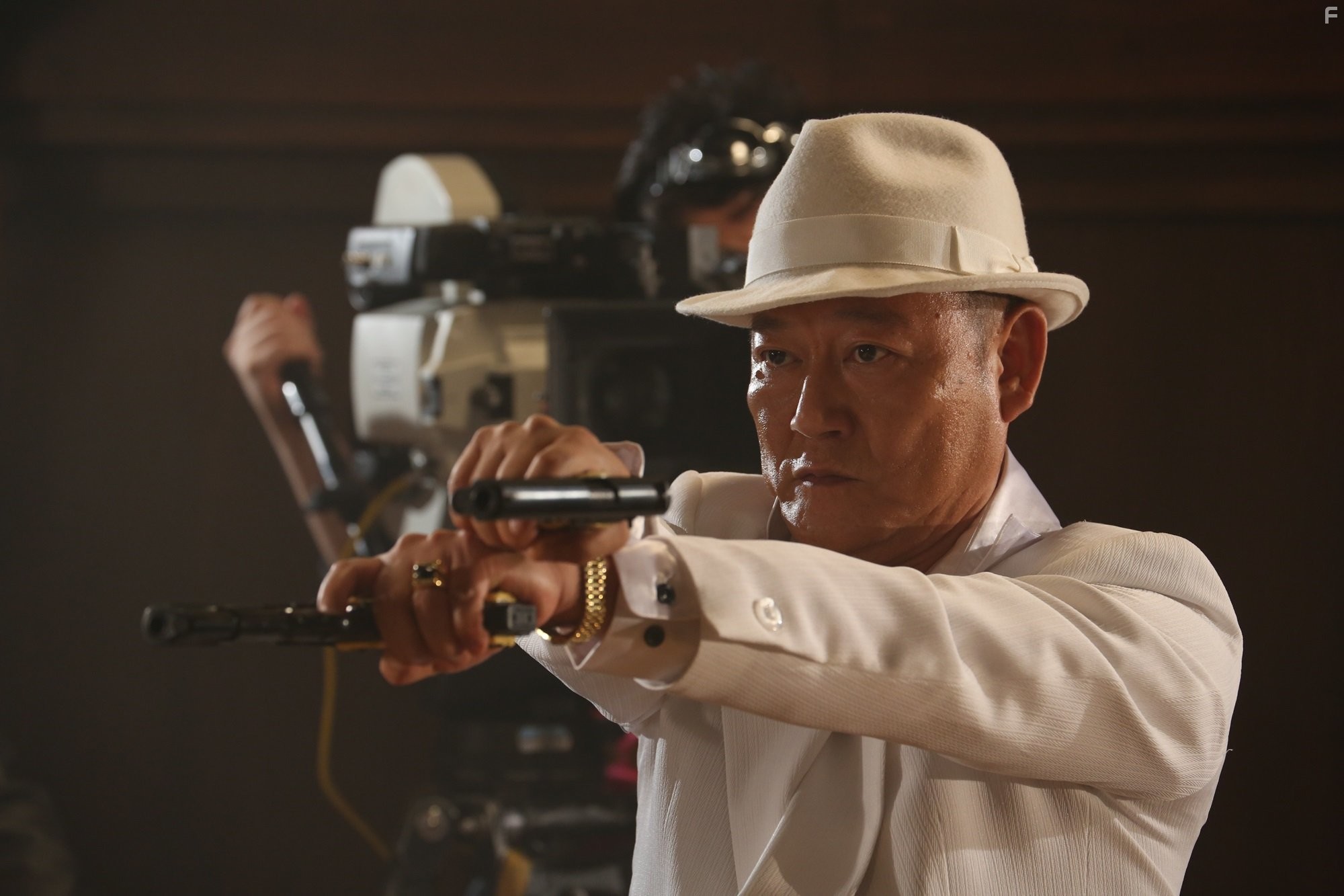 Jun Kunimura in Почему ты не играешь в аду? (2013)