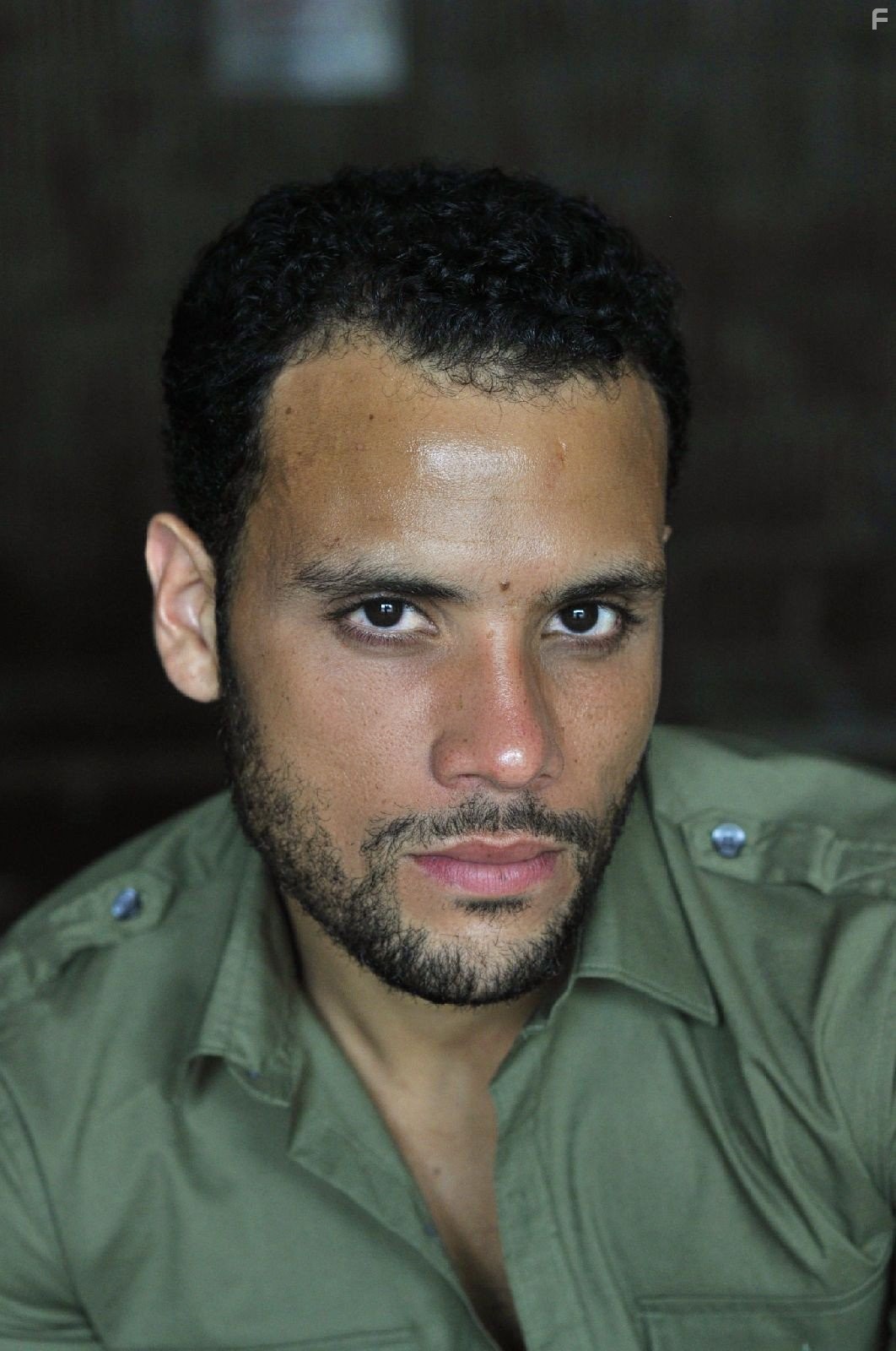 Gabriel Ellis in Прежде чем я самоуничтожусь (2009)