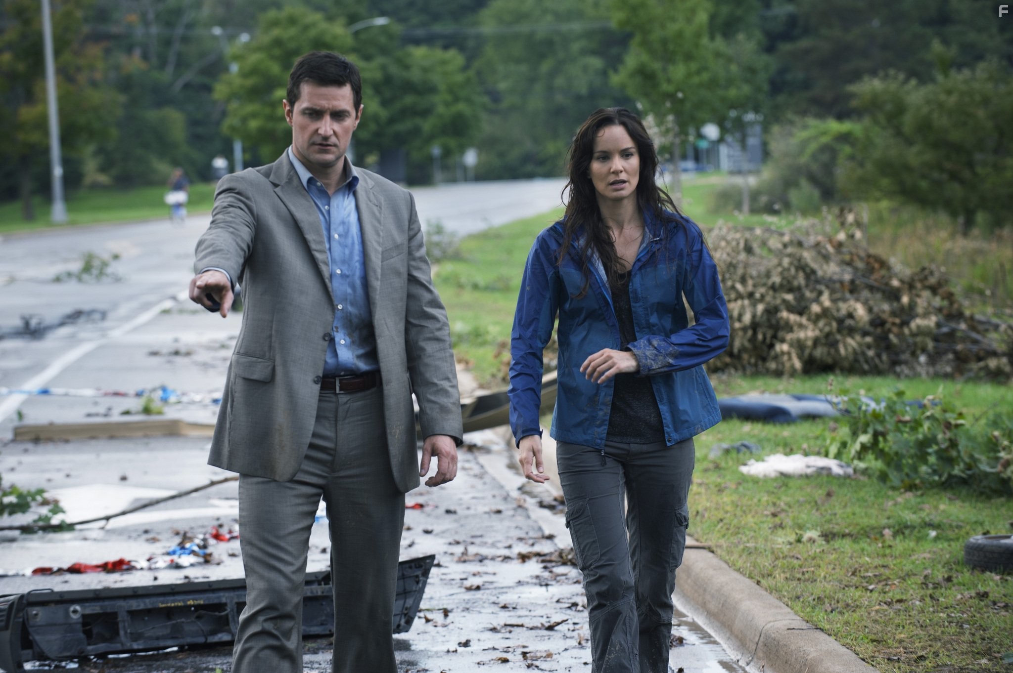 Richard Armitage and Sarah Wayne Callies in Навстречу шторму (2014)