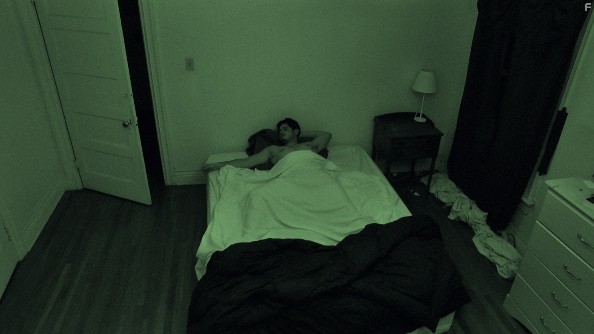 Fernanda Romero in Охотники за духами (2013)