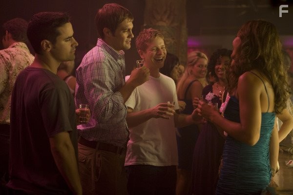 Jesse Bradford and Matt Czuchry in Мальчишник в Техасе (2009)