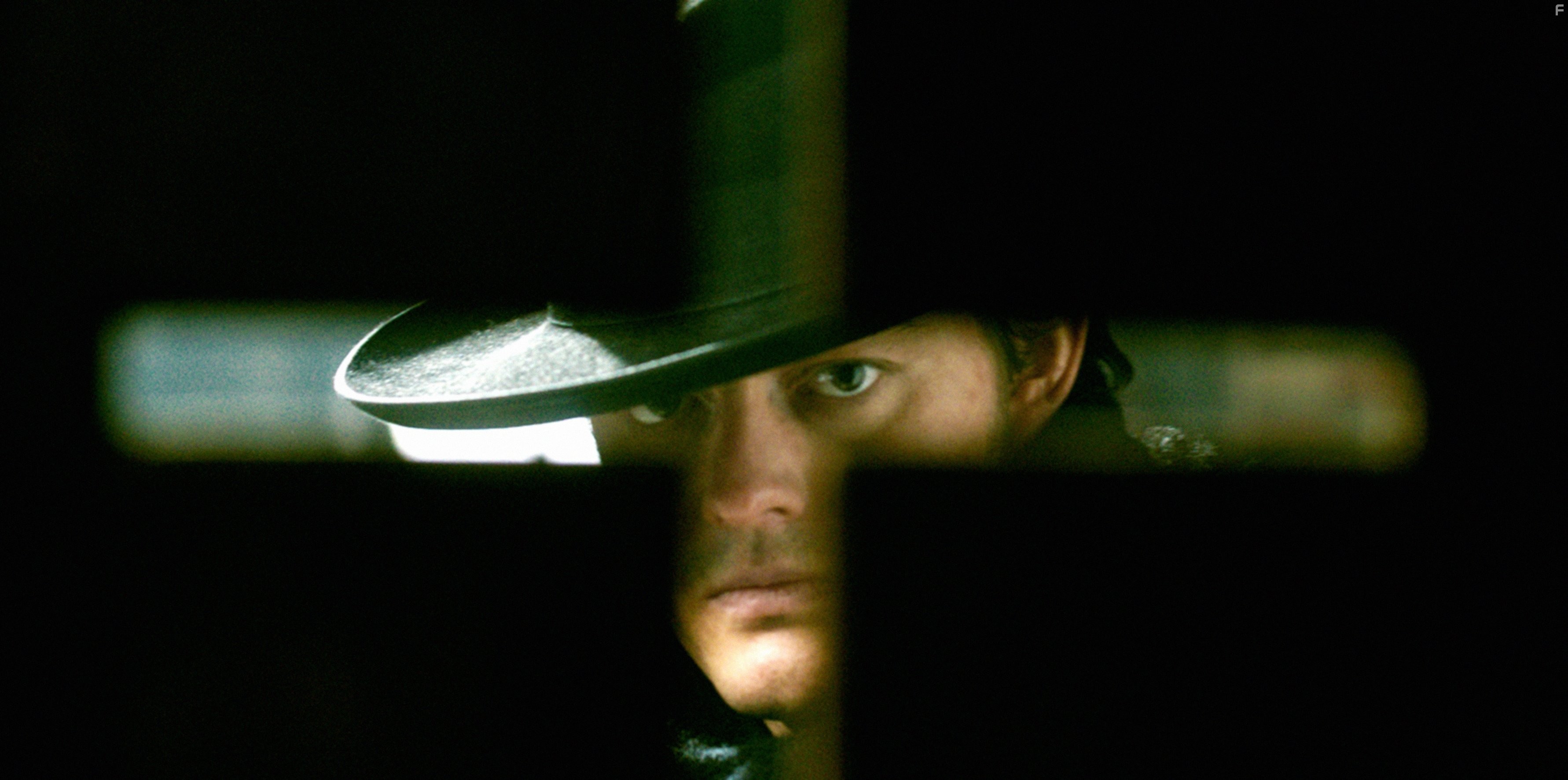 Sam Riley in Темная долина (2014)