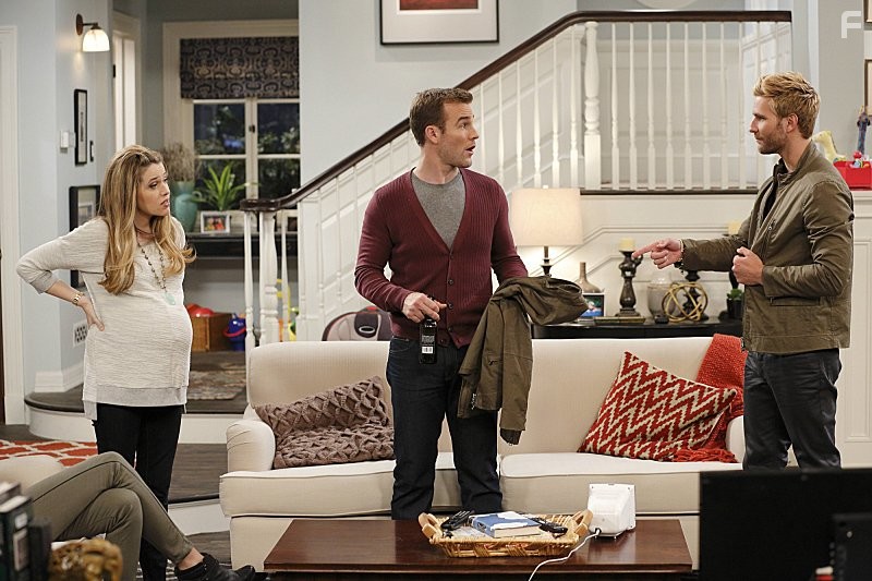 James Van Der Beek, Majandra Delfino, and Rick Donald in У друзей жизнь лучше (2014)