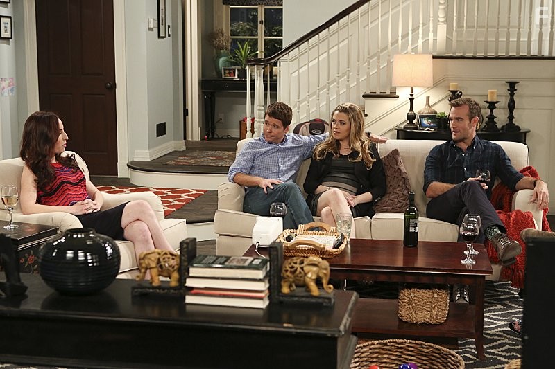 James Van Der Beek, Majandra Delfino, Kevin Connolly, and Zoe Lister-Jones in У друзей жизнь лучше (2014)