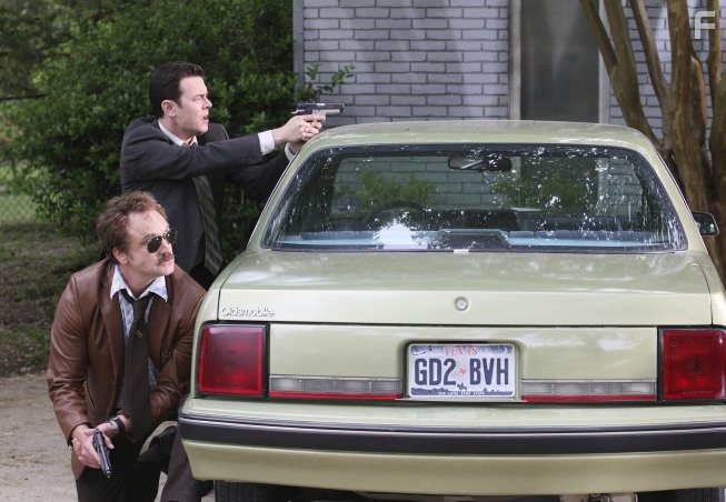 Jack Colin and Bradley Whitford in Хорошие парни (2010)