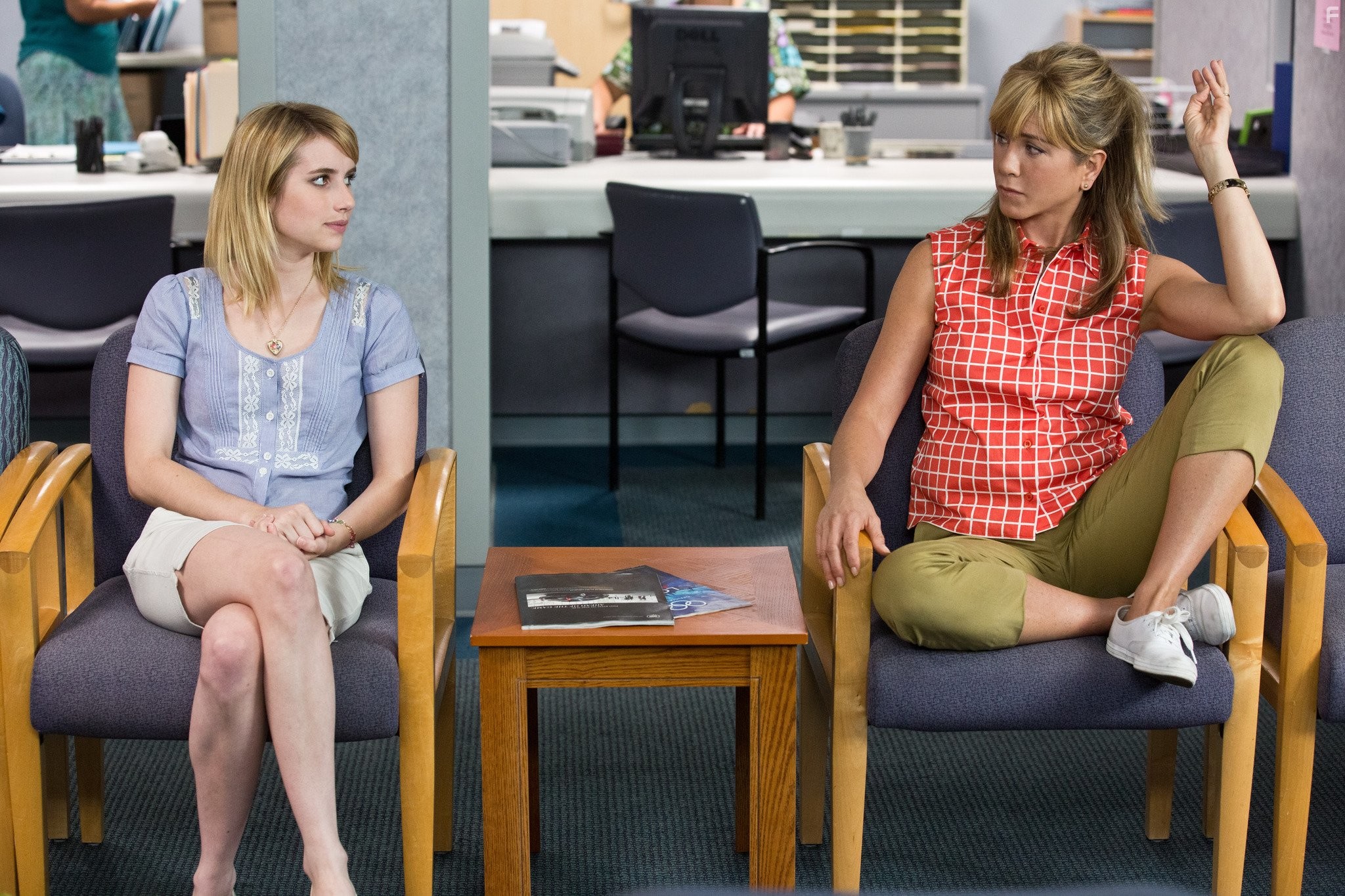Jennifer Aniston and Emma Roberts in Мы - Миллеры (2013)