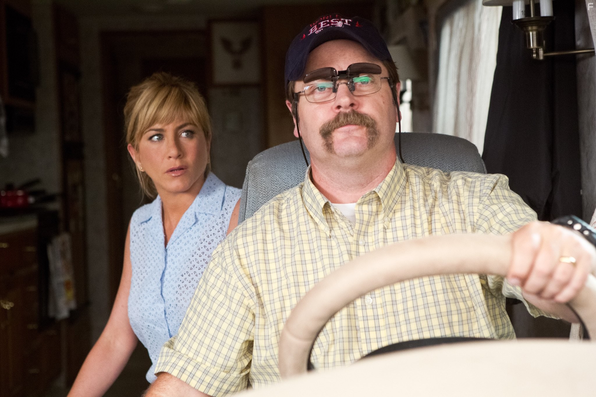 Jennifer Aniston and Nick Offerman in Мы - Миллеры (2013)