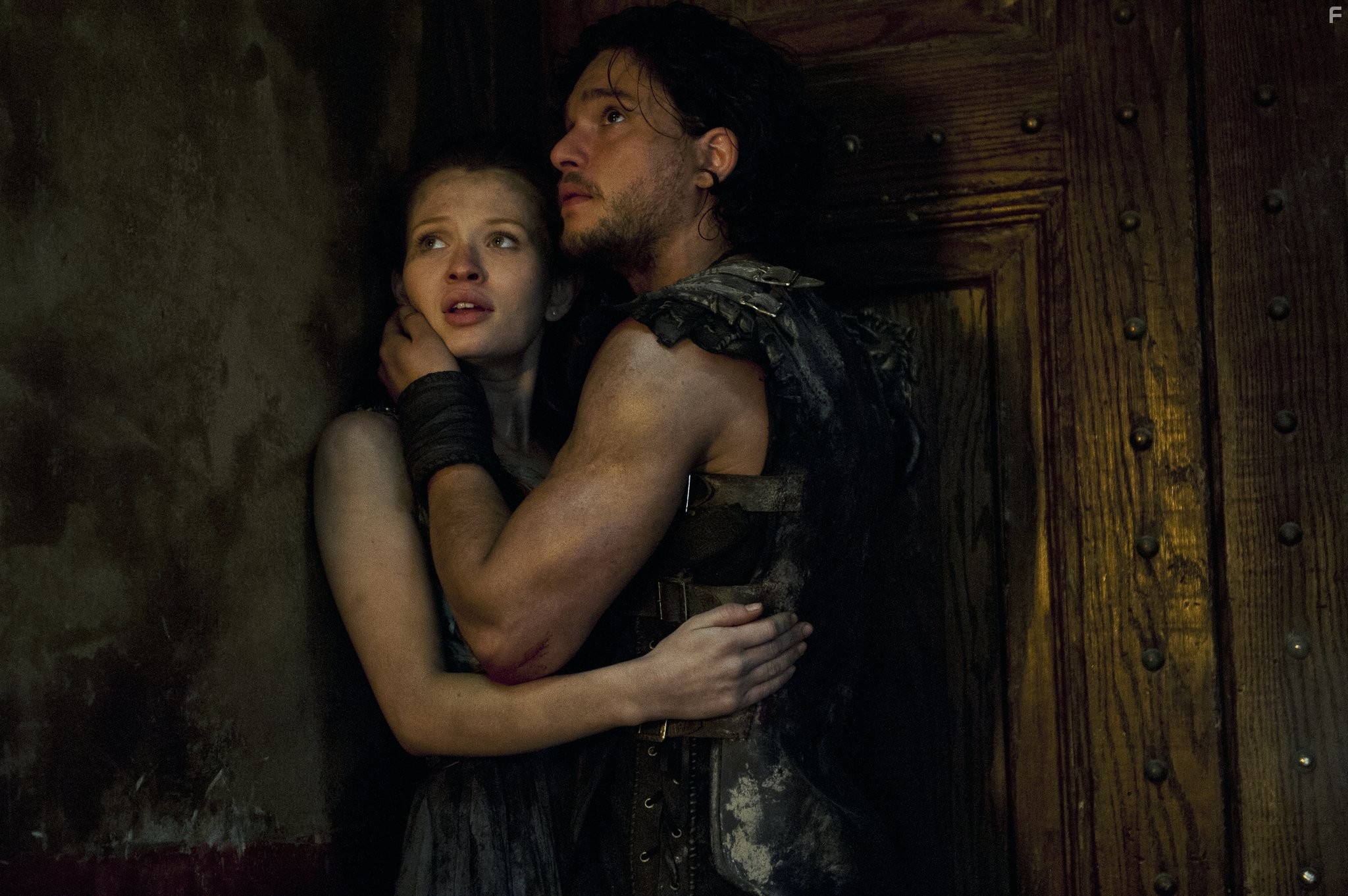 Emily Browning and Kit Harington in Помпеи (2014)