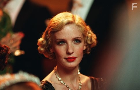 Kelly Reilly in Миссис Хендерсон представляет (2005)