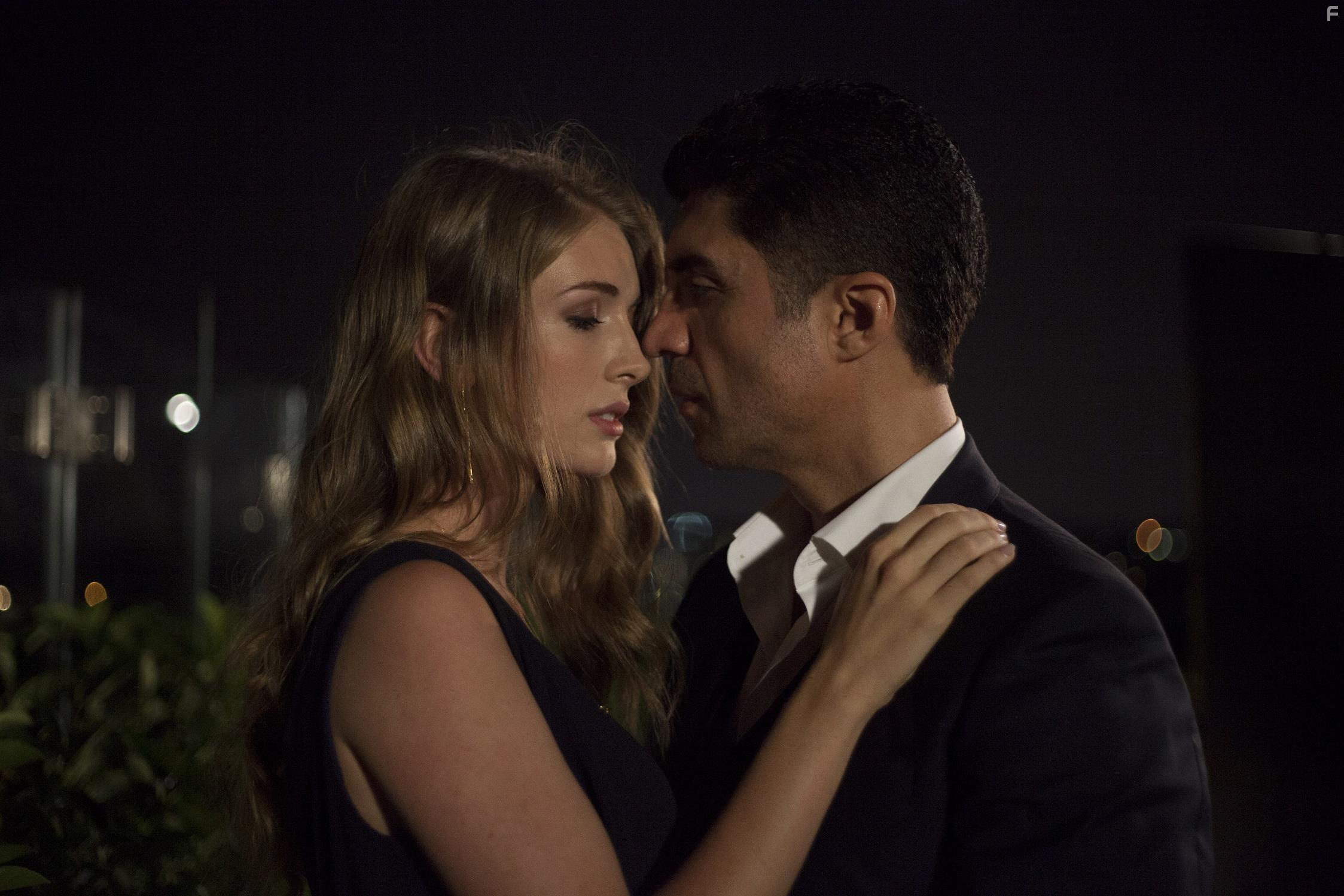 zcan Deniz and Yasemin Kay Allen in Su ve Ates (2013)