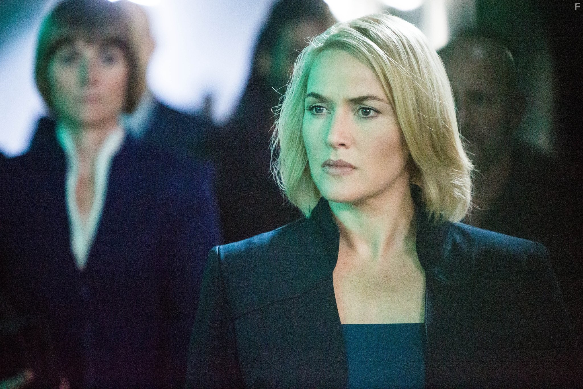 Kate Winslet, David Cosey, and Jennifer Blankenship in Дивергент (2014)