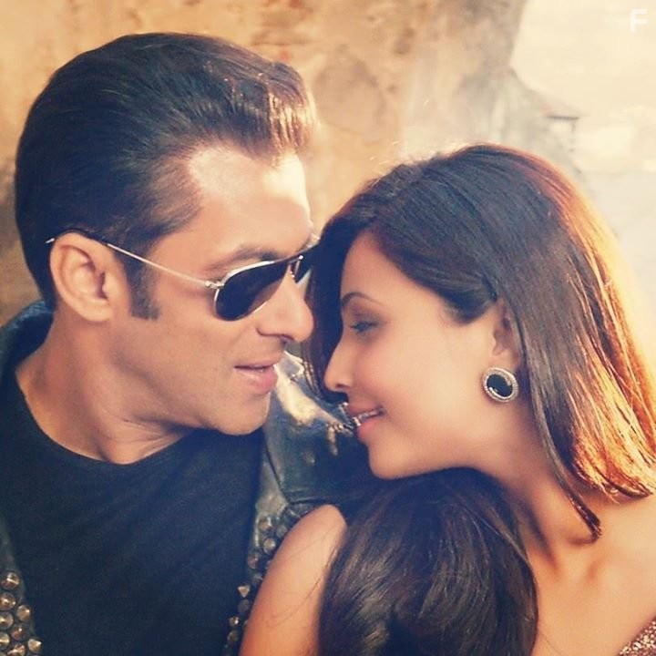 Salman Khan and Daisy Shah in Да здравствует победа! (2014)
