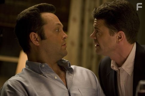 Vince Vaughn and John Michael Higgins in Развод по-американски (2006)