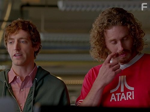 T.J. Miller and Thomas Middleditch in Кремниевая долина (2014)