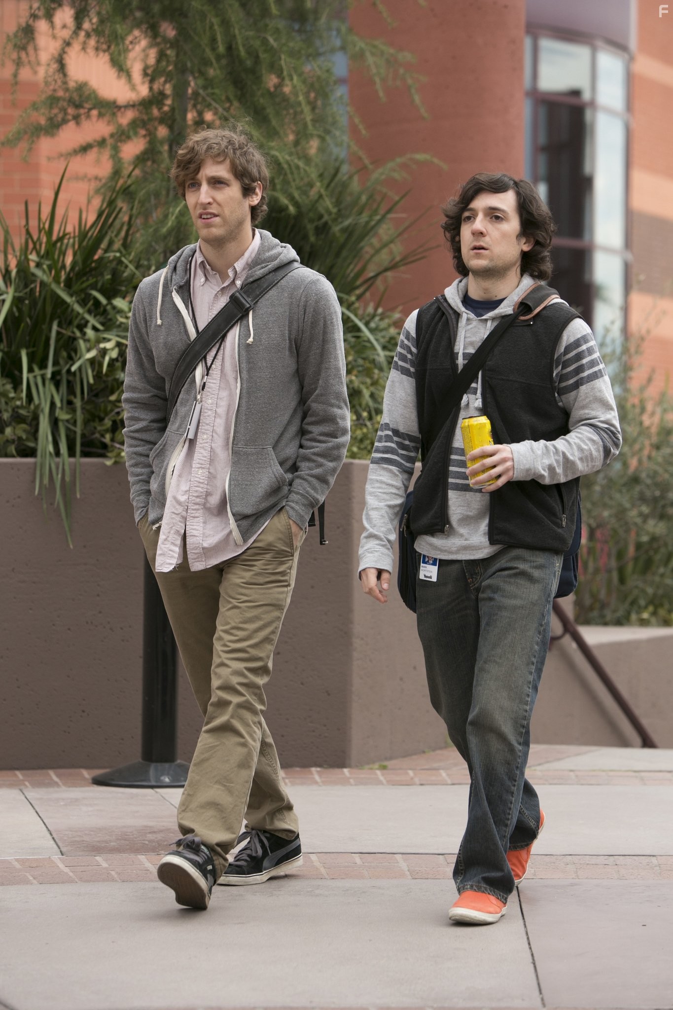 Thomas Middleditch and Josh Brener in Кремниевая долина (2014)