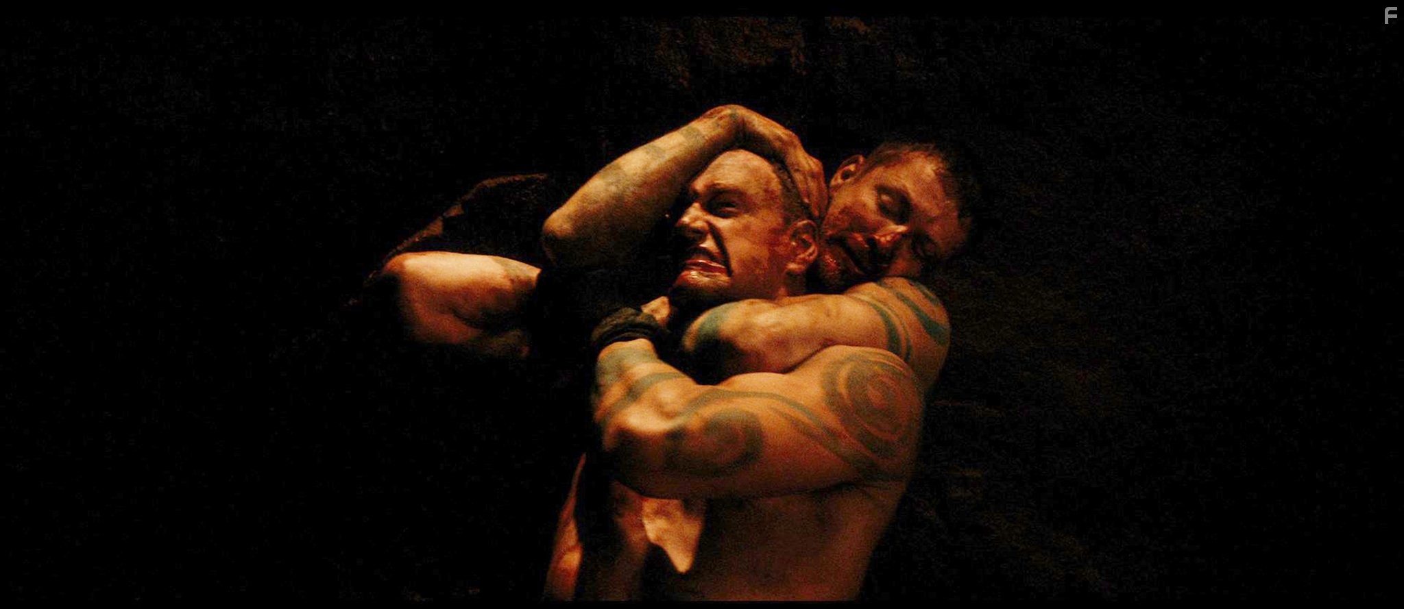 Elliot Cowan and Charlie Bewley in Молот богов (2013)