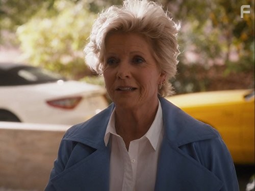 Meredith Baxter in Быть Мэри Джейн (2013)