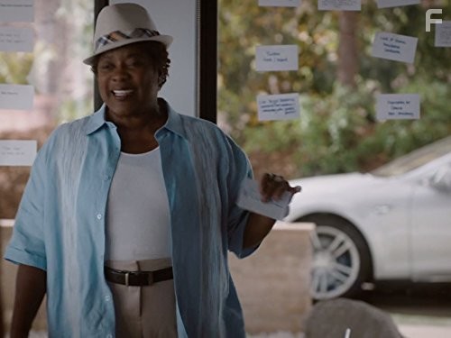 Loretta Devine in Быть Мэри Джейн (2013)
