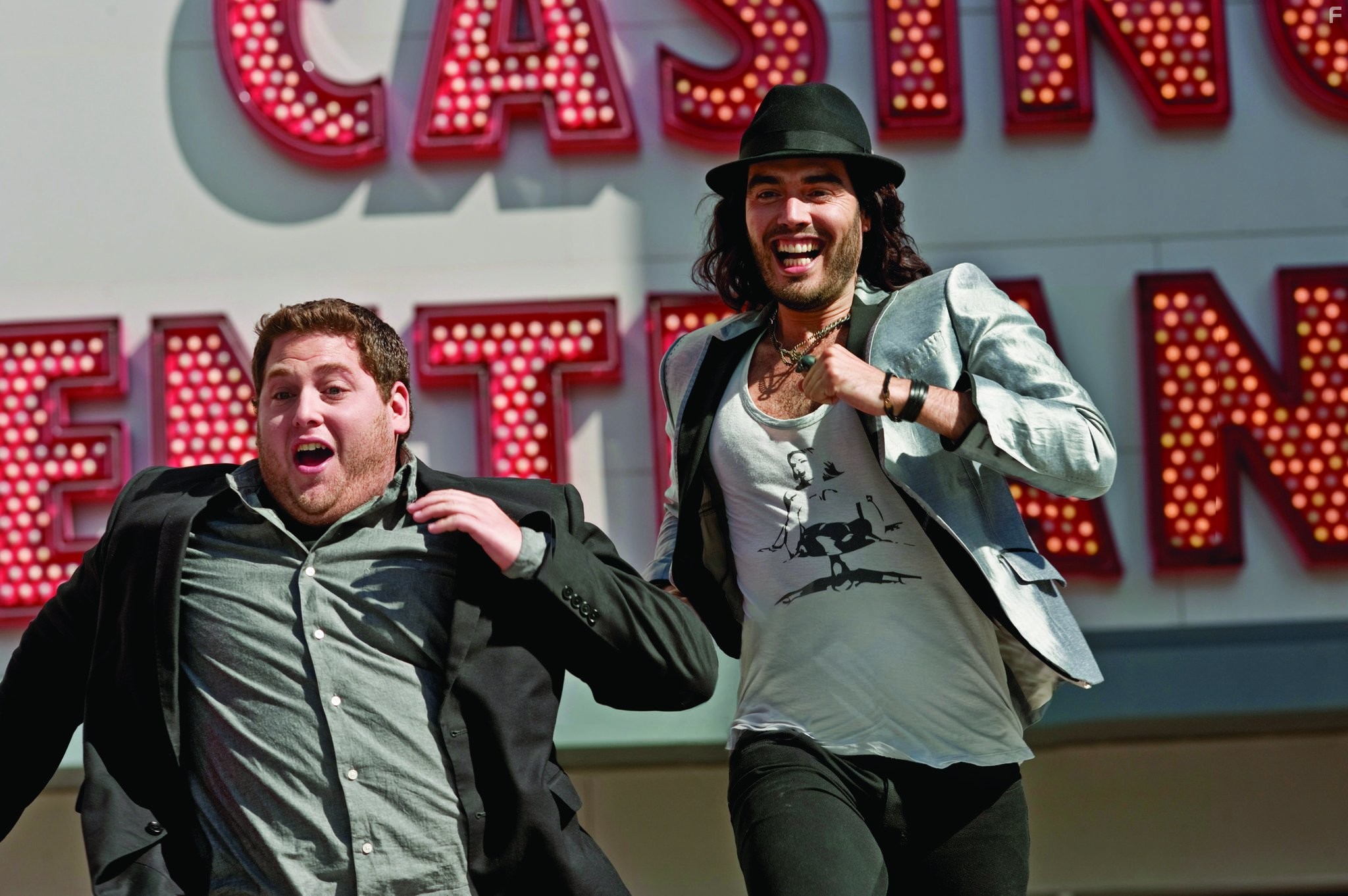 Russell Brand and Jonah Hill in Побег из Вегаса (2010)
