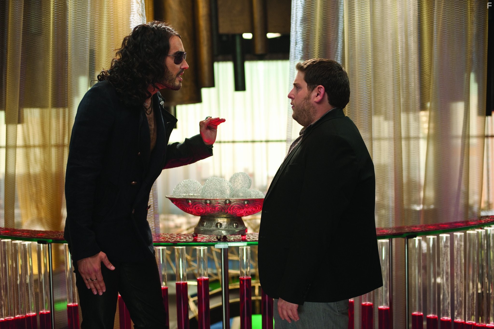 Russell Brand and Jonah Hill in Побег из Вегаса (2010)