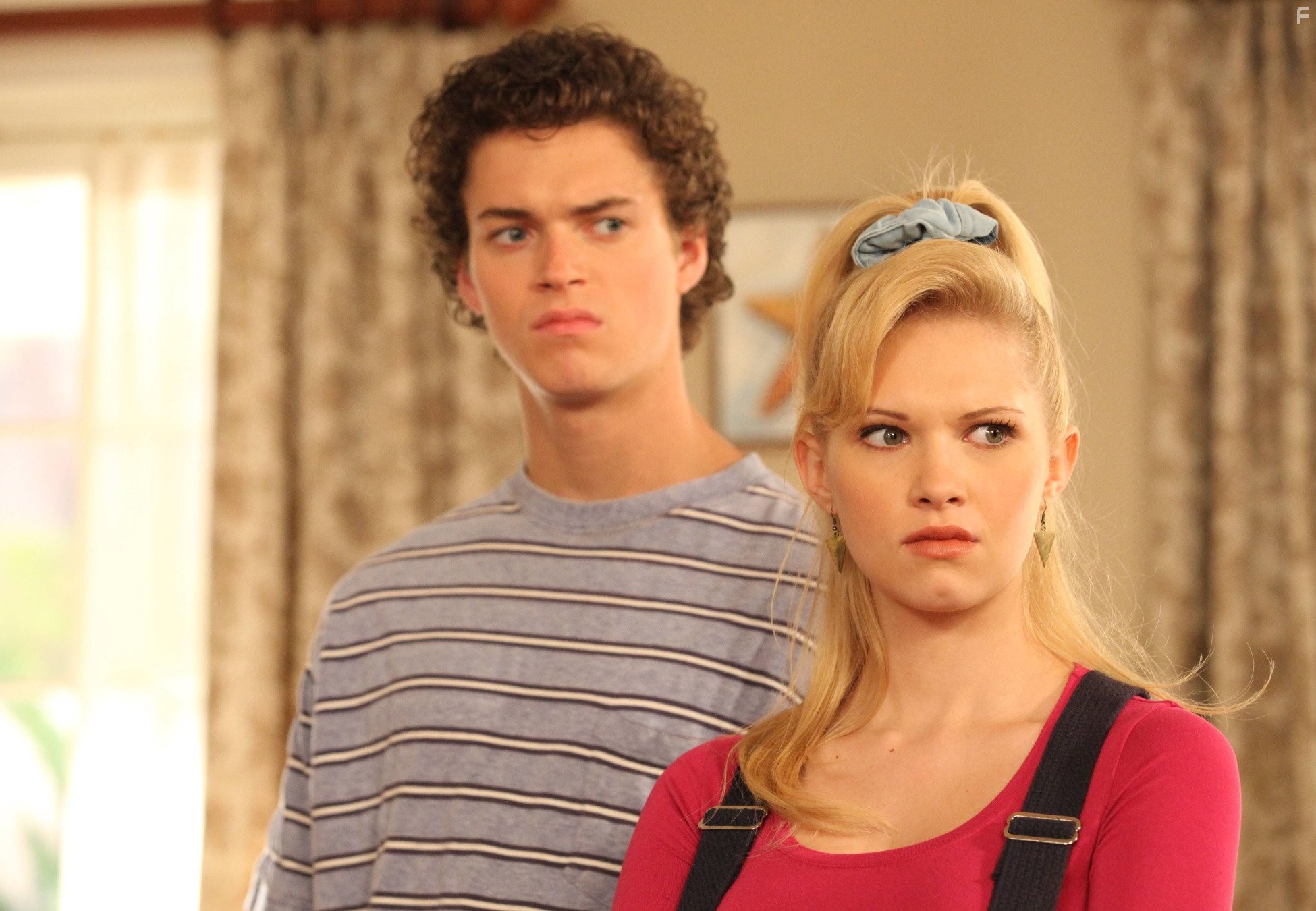 Connor Buckley and Claudia Lee in Bыживание Джека (2014)