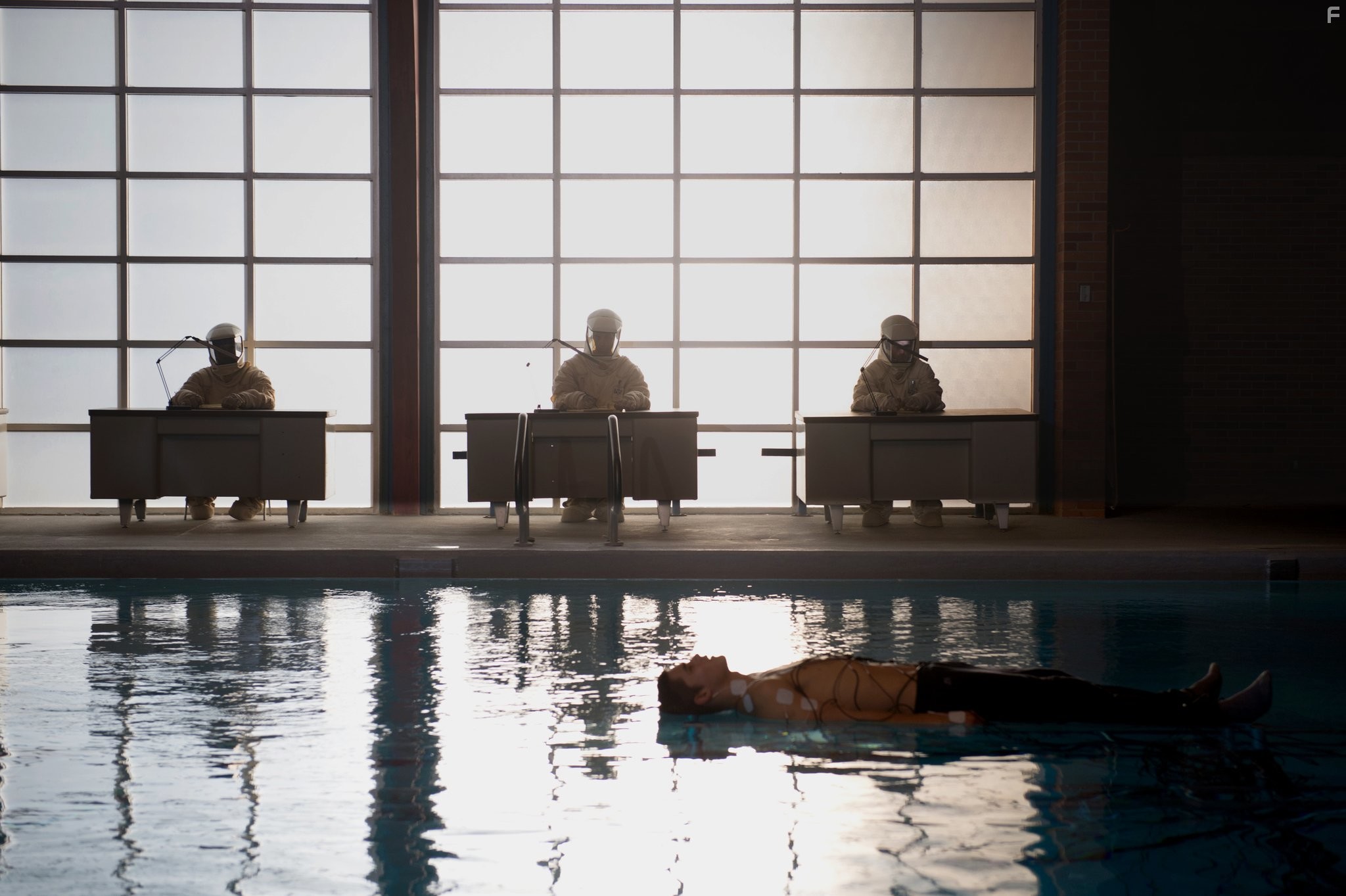 Brenton Thwaites in Сигнал (2014)