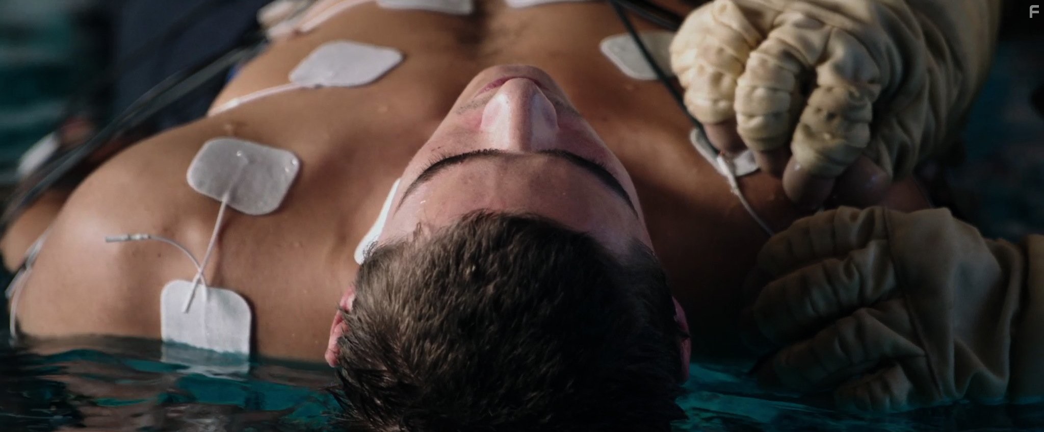 Brenton Thwaites in Сигнал (2014)