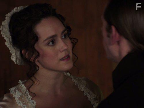 Jamie Bell and Heather Lind in TURN (2014)