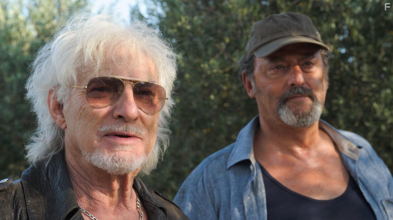 Jean Reno and Hugues Aufray in Avis de mistral (2014)