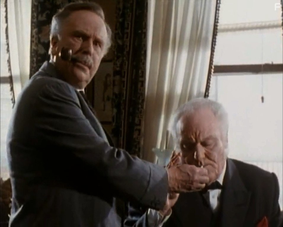 Charles Gray and Edward Hardwicke in Мемуары Шерлока Холмса (1994)
