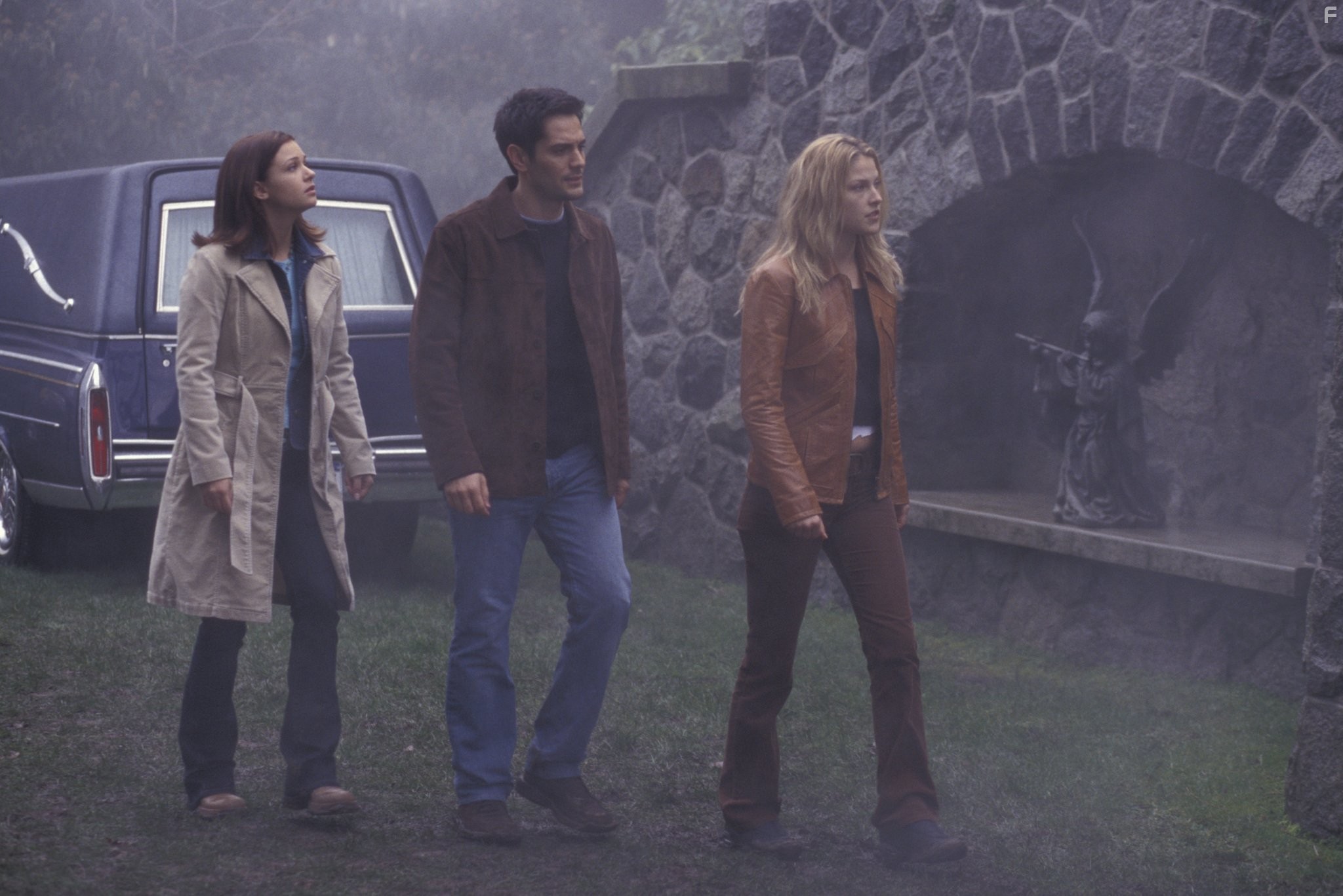 Ali Larter, A.J. Cook, and Michael Landes in Пункт назначения-2 (2003)