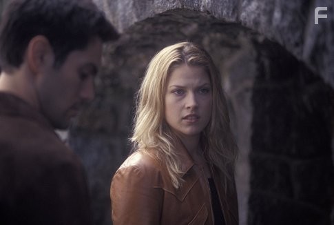 Ali Larter and Michael Landes in Пункт назначения-2 (2003)