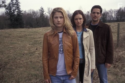 Ali Larter, A.J. Cook, and Michael Landes in Пункт назначения-2 (2003)