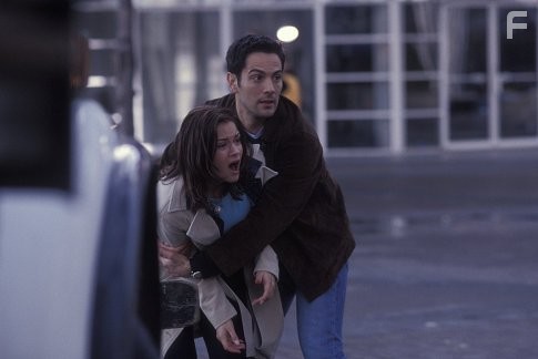 A.J. Cook and Michael Landes in Пункт назначения-2 (2003)