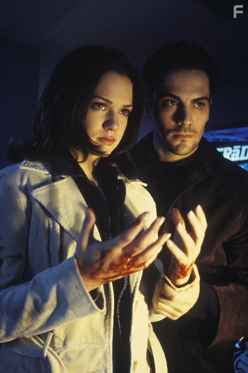 A.J. Cook and Michael Landes in Пункт назначения-2 (2003)