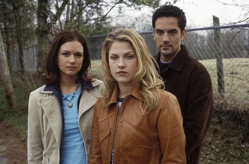 Ali Larter, A.J. Cook, and Michael Landes in Пункт назначения-2 (2003)