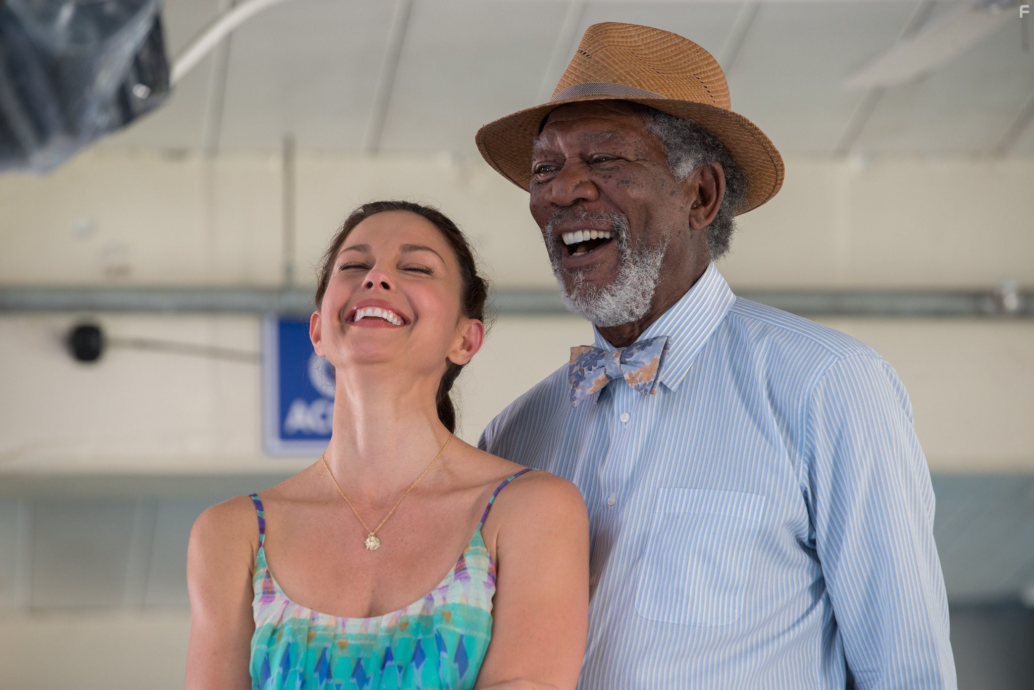 Morgan Freeman and Ashley Judd in История дельфина 2 (2014)