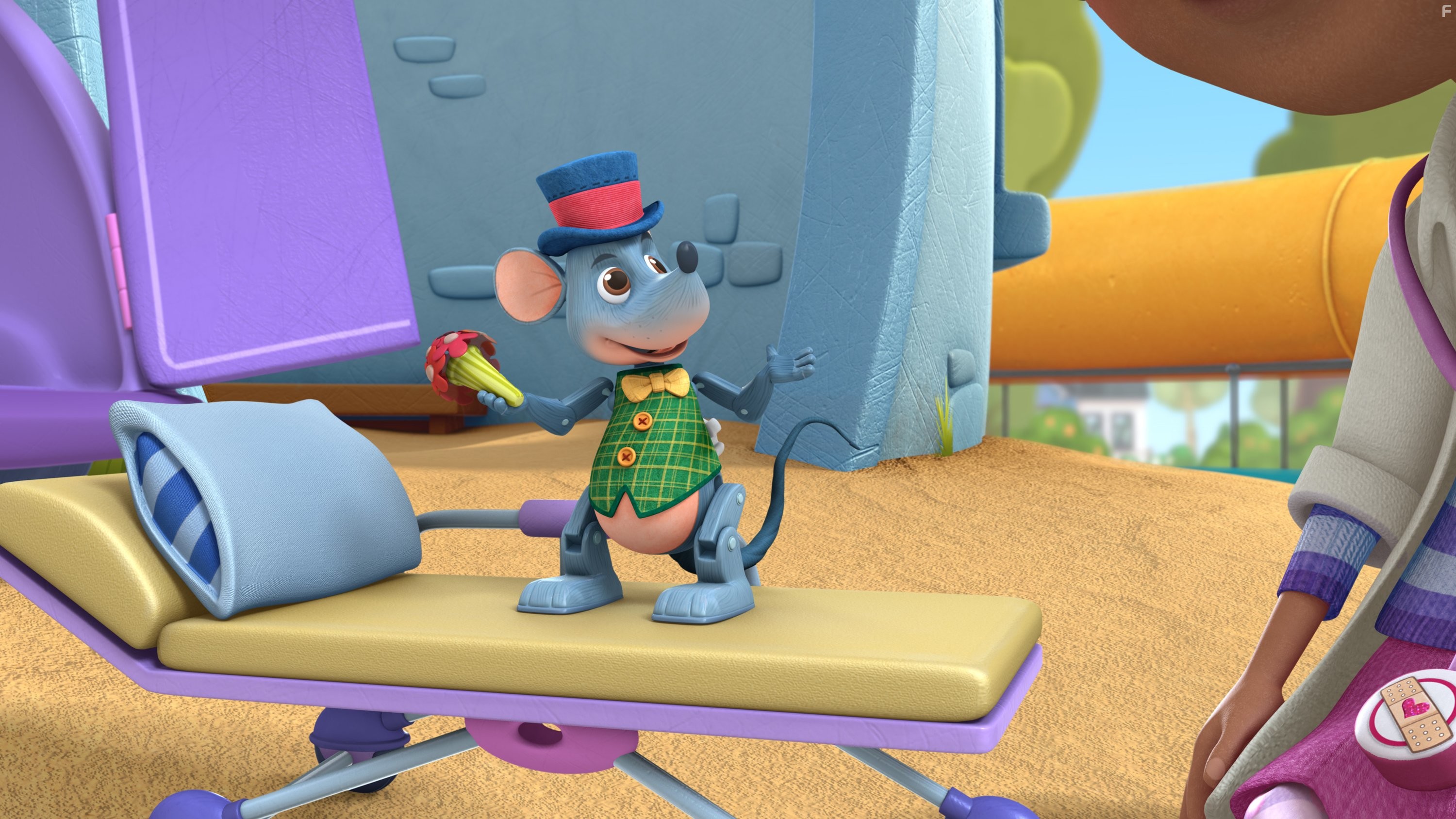 Доктор Плюшева (2012)