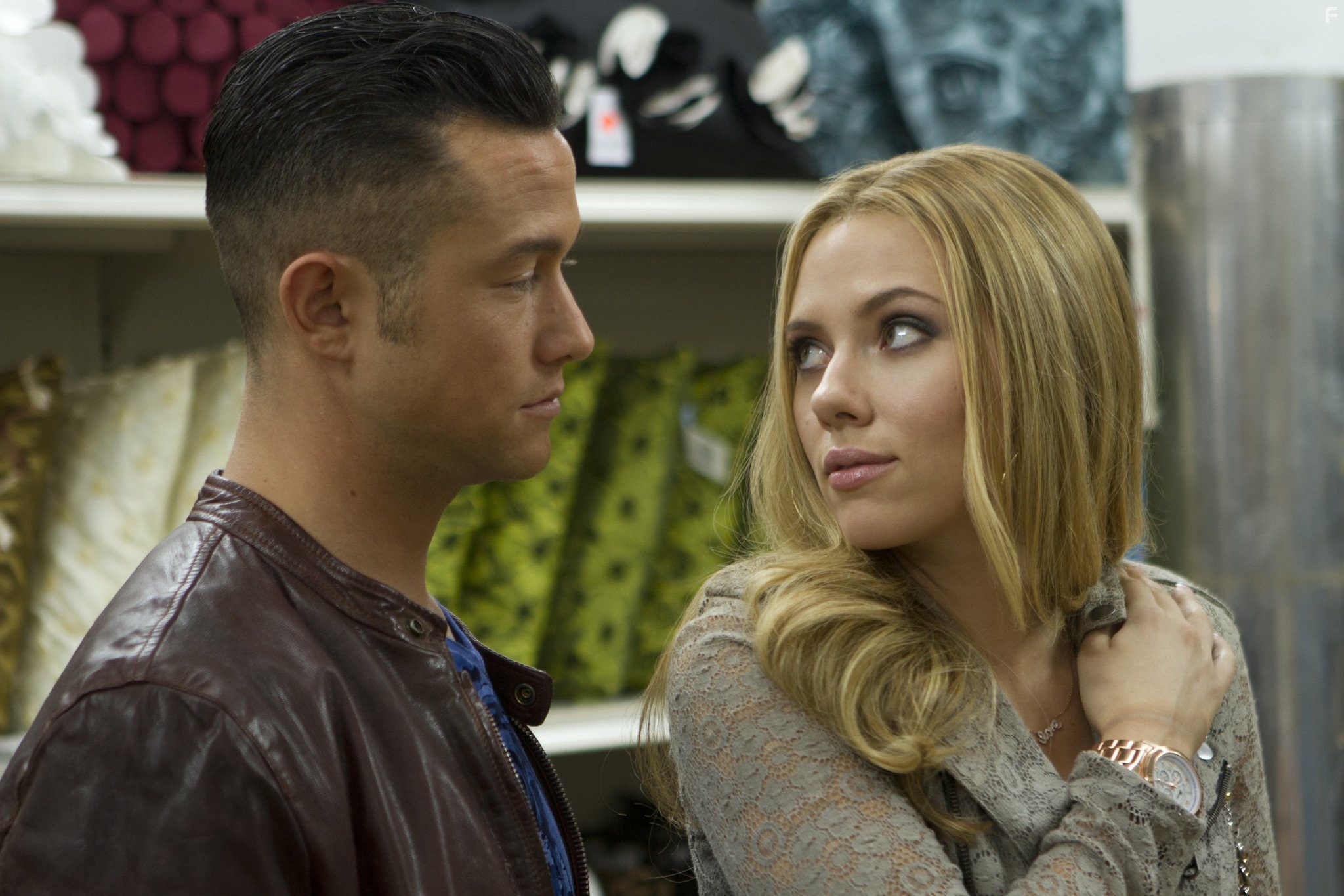 Joseph Gordon-Levitt and Scarlett Johansson in Страсти Дон Жуана (2013)