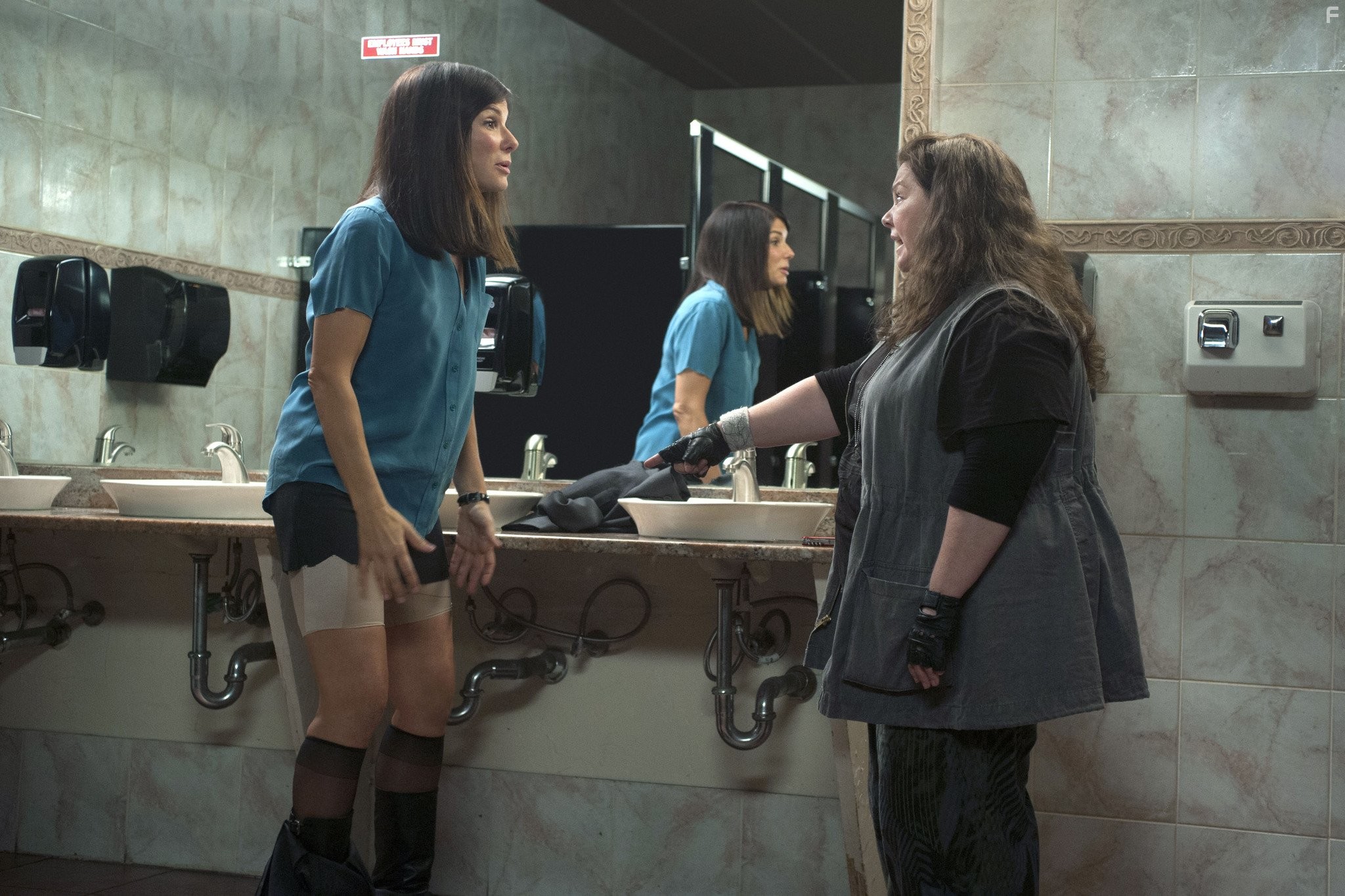 Sandra Bullock and Melissa McCarthy in Копы в юбках (2013)