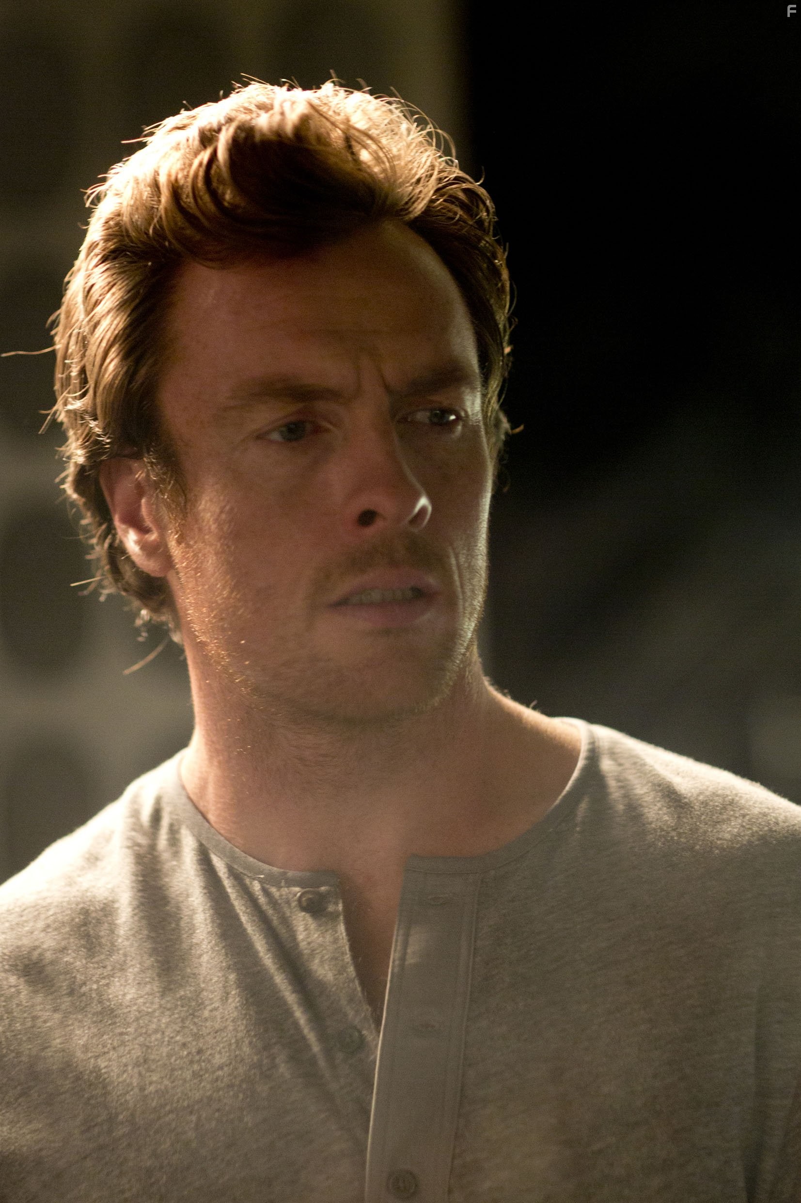 Toby Stephens in Машина (2013)