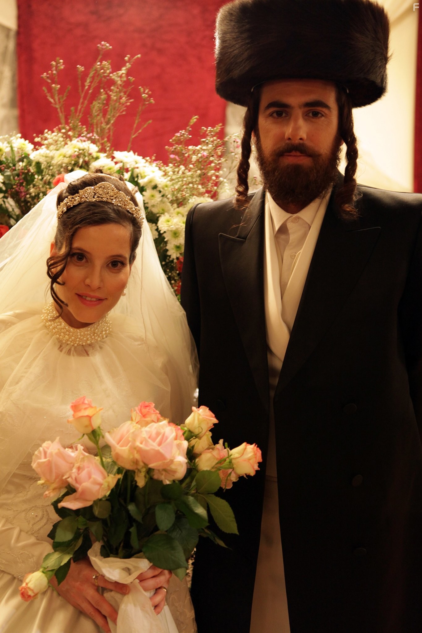 Yiftach Klein and Renana Raz in Заполнить пустоту (2012)